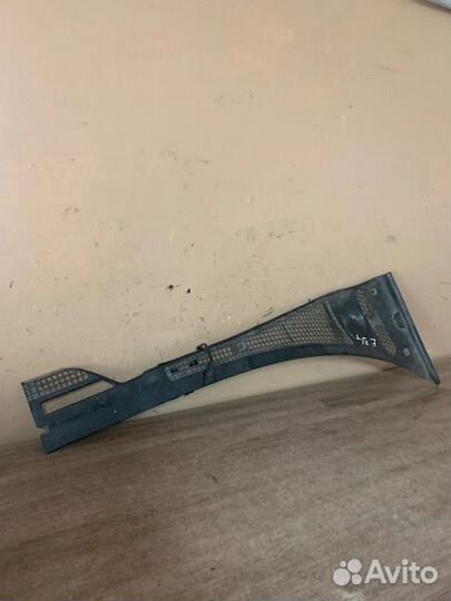Жабо BMW E34 (правая часть)