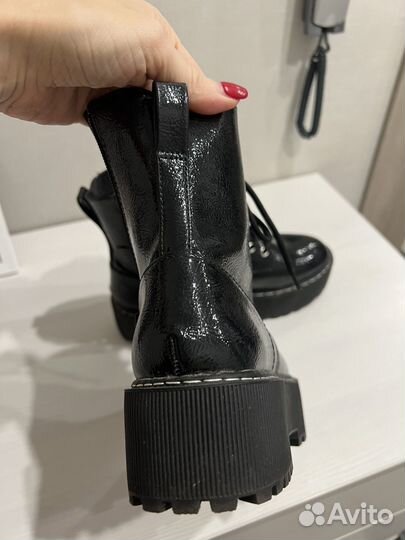 Ботинки женские HM