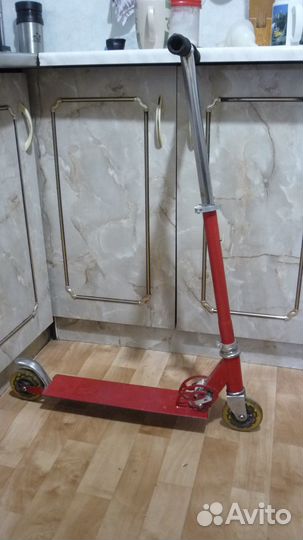 Двухколесный крепкий металлический самокат