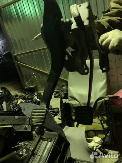 Педали газа тормоза сцепления Renault Logan Логан