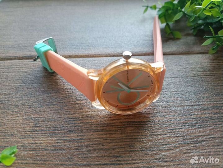 Часы женские, персиковые Calvin Klein