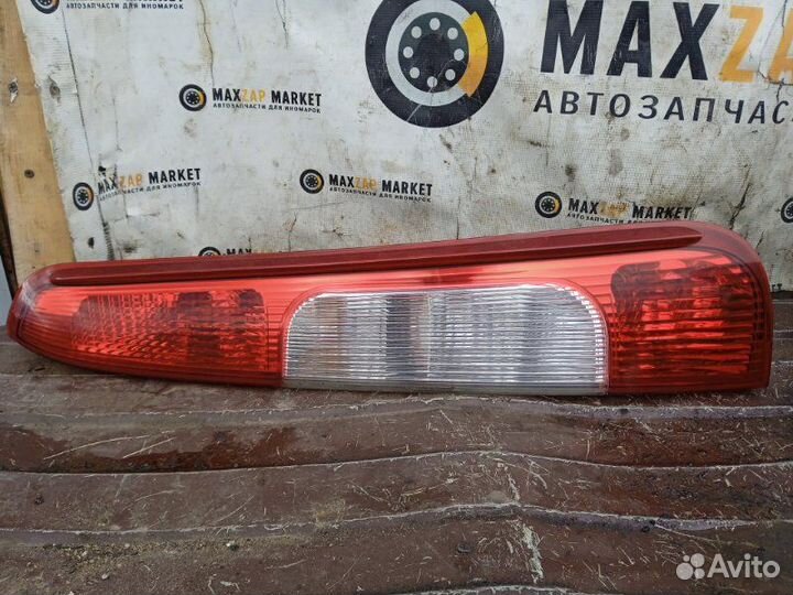 Фонарь задний Ford C-Max 2003 прав. (б/у)