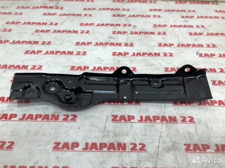 Кронштейн бампера задний правый Mitsubishi Pajero