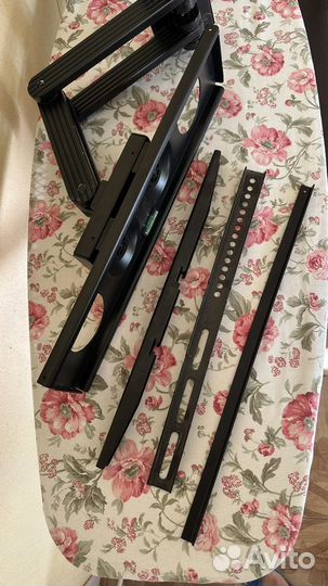 Кронштейн поворотный на стену Resonans