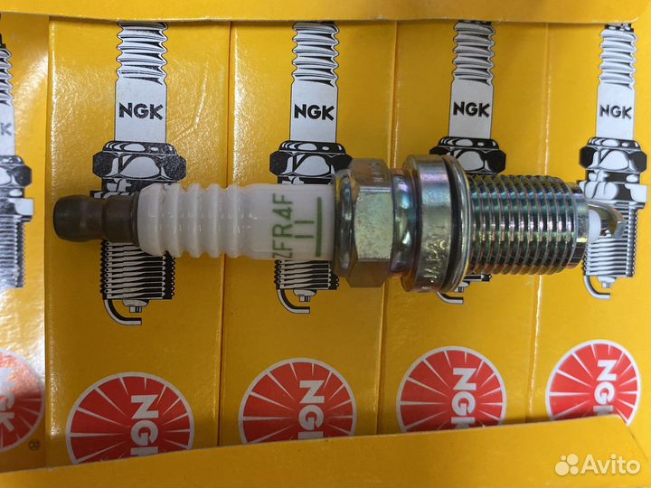 278001574 свеча зажигания NGK ZFR4F-11 BRP