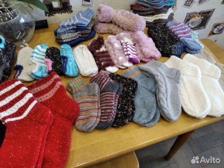 Шерстяные носки вязаные и повязки на голову