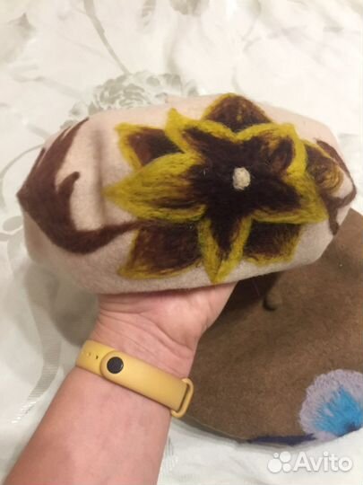 Берет из шерсти с валяным узором