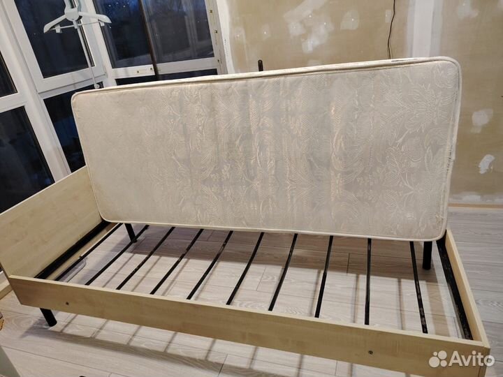 Кровать с матрасом