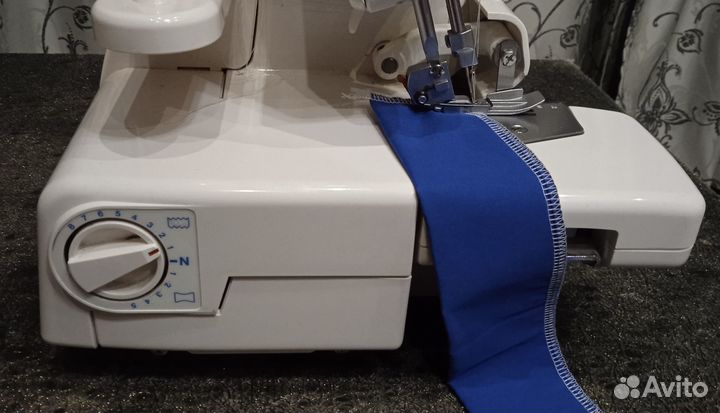 Продается оверлок Merrylock 004