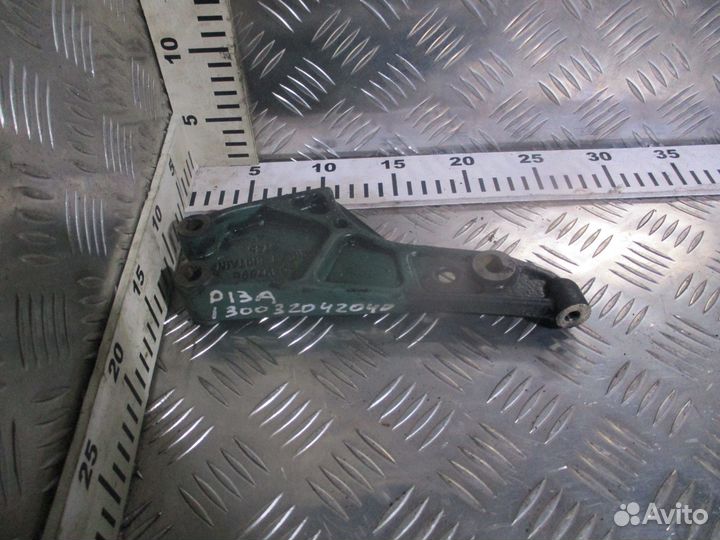 Кронштейн ролика натяжителя Volvo 20497896