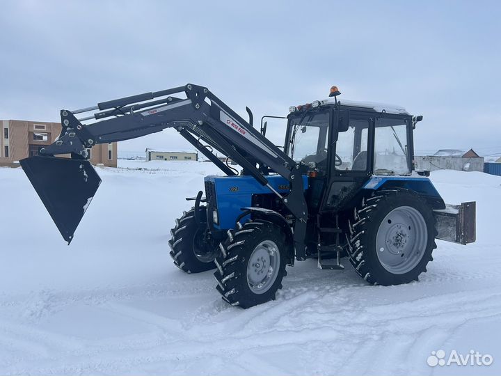 Уборка снега трактором