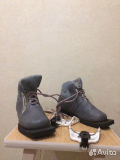 Ботинки лыжные размер 36 2 пары