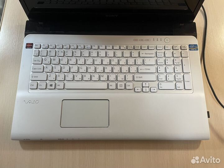Ноутбук sony vaio 17 белый