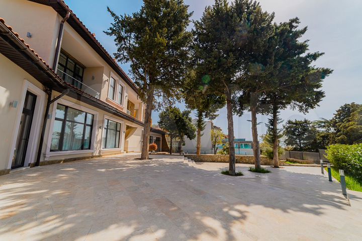 Дом 427,7 м² на участке 10,4 сот.