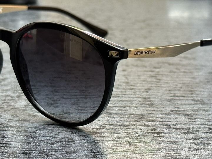 Солнцезащитные очки emporio armani