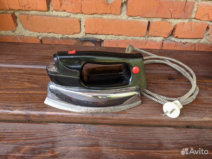 Утюг электрический СССР с пароувлажнением