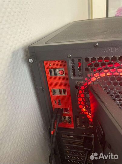 Универсальная заглушка для материнских плат