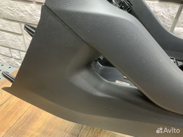 Skoda Karoq Консоль центральная с подлокотником