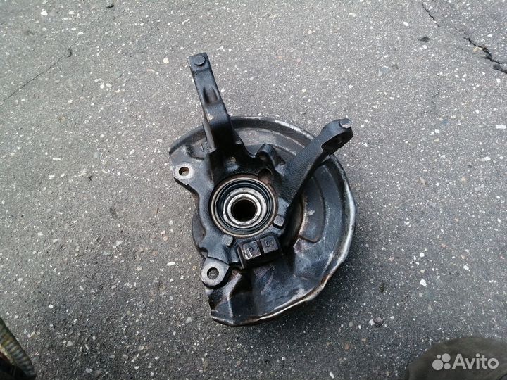 Кулак передний правый Mitsubishi Space Star