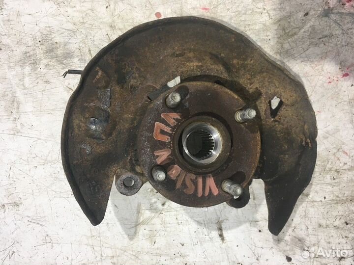 Кулак поворотный левый в сборе со ступицей