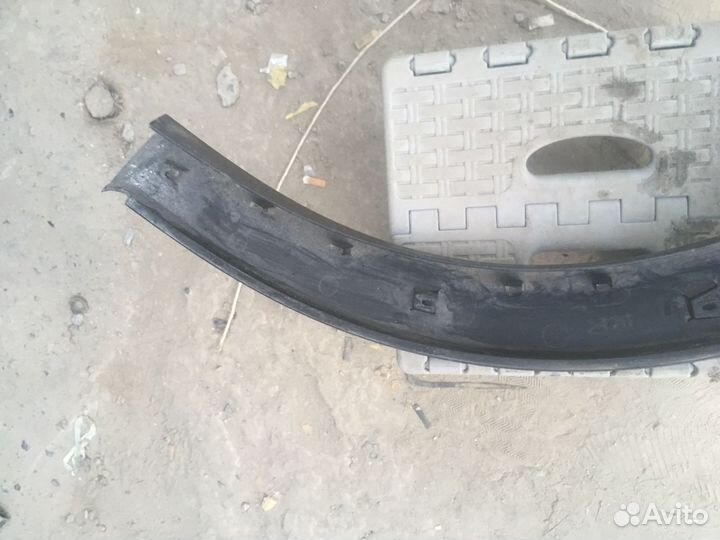Накладка заднего левого крыла Nissan Juke F15