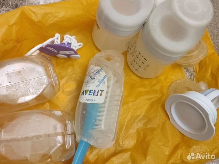 Молокоотсос+ бутылочки Avent+щётка Avent