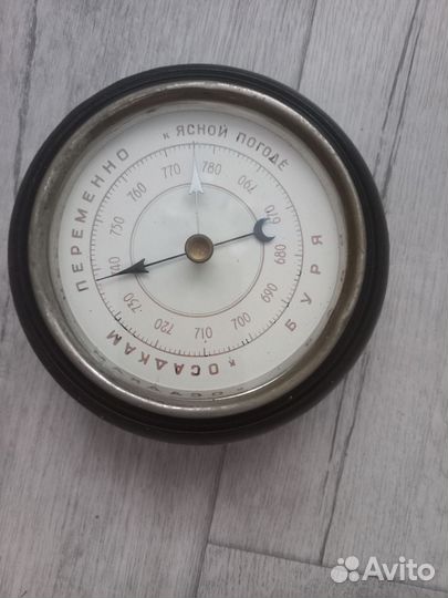 Барометр настенный
