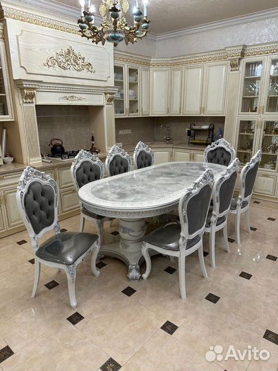 Кухонный стол и стулья новые