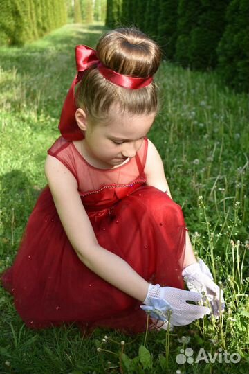 Красное платье