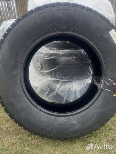 Pirelli Formula Ice 215/65 R16 98