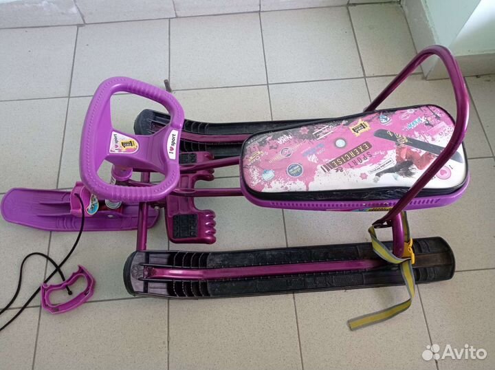 Детский снегокат со спинкой