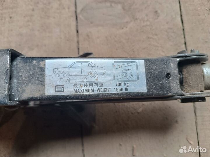 Домкрат автомобильный японский от Субару