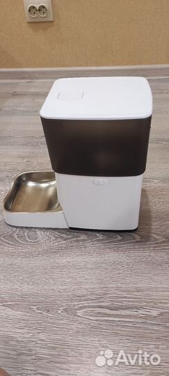 Автоматическая кормушка для кошек и собак