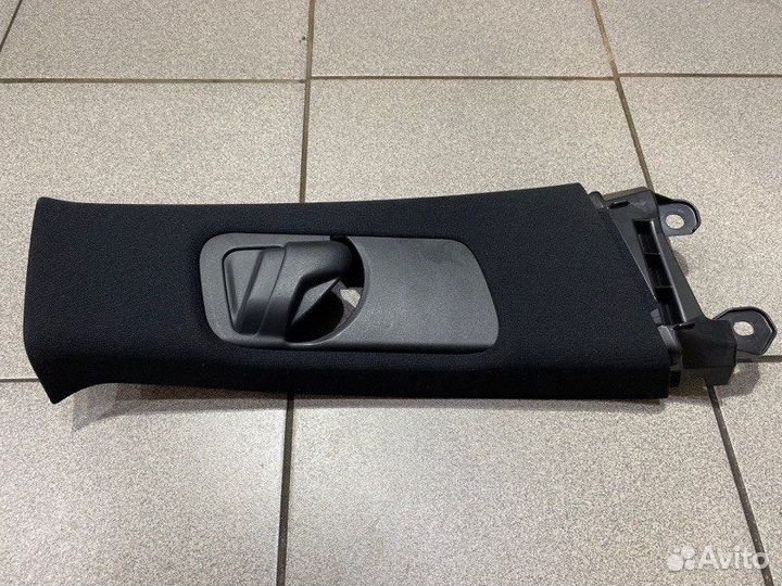 Обшивка стойки кузова правая Toyota Harrier