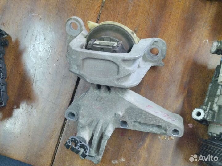 Кронштейн двигателя Renault Megane III 1.5 DCI