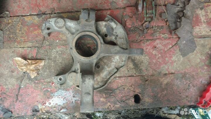 Поворотный кулак и суппорт mazda 626