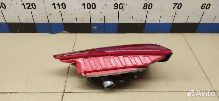 Б/У Б/У Фонарь задний внутренний левый 7057003200