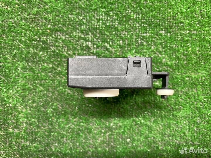 Модуль управления двери передней правой Porsche