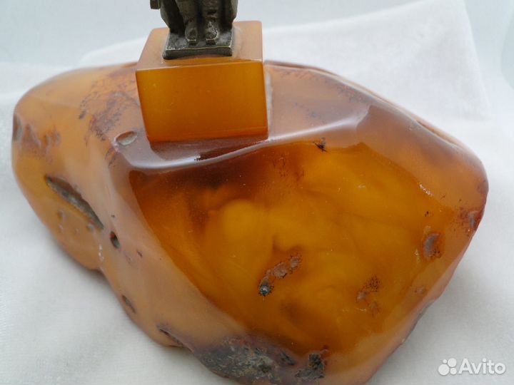 Шикарный кусок янтаря 330 гр. Сувенир СССР