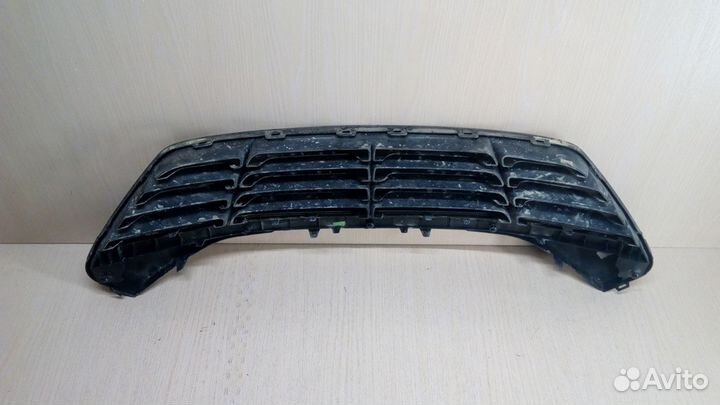 Решетка бампера Hyundai IX35 2013 год