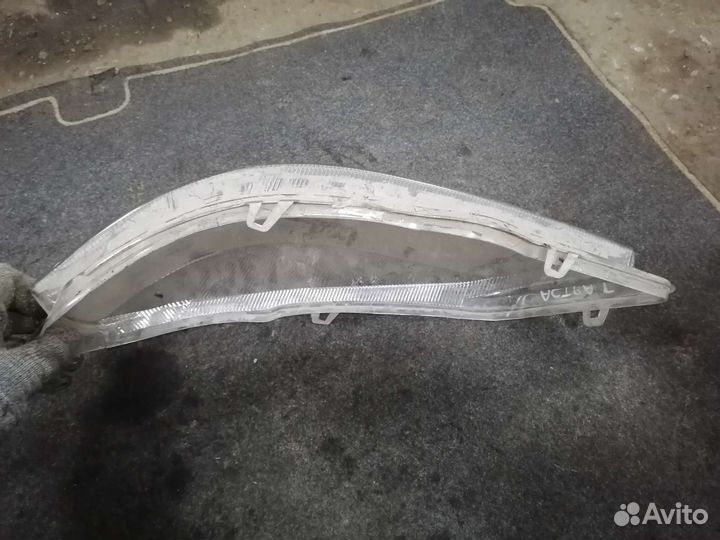 Стекло фары правое Opel Astra g