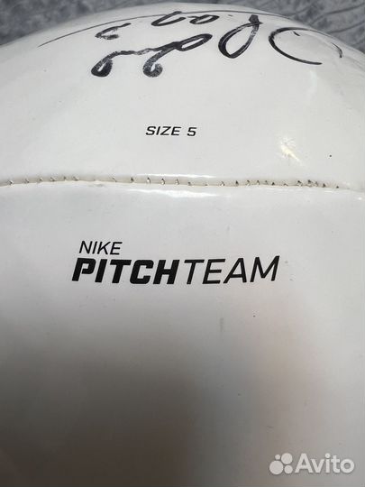 Футбольный мяч с подписями игроков Зенита