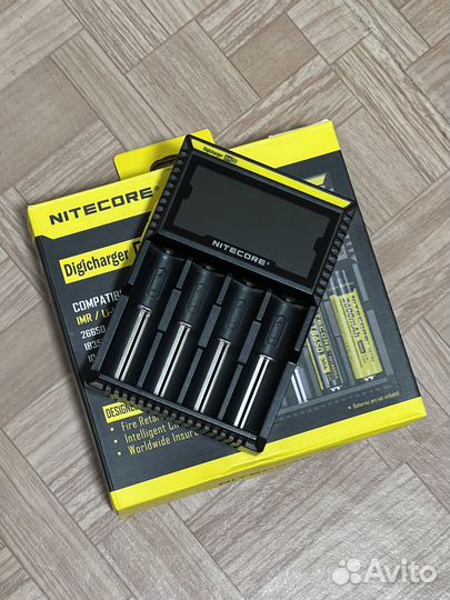 Зарядное устройство nitecore D4