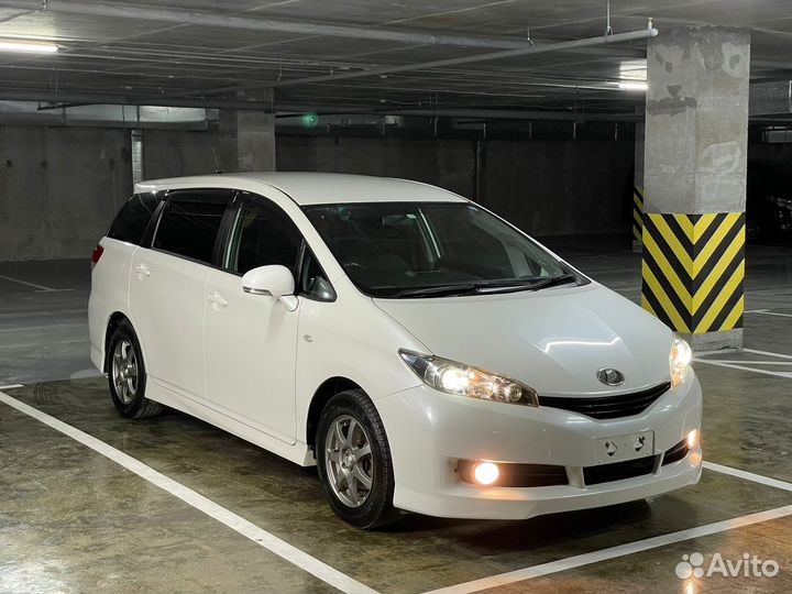 Toyota Wish 1.8 CVT, 2011, 99 000 км