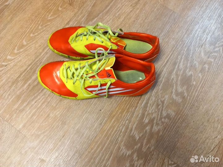 Футбольные бутсы adidas f30