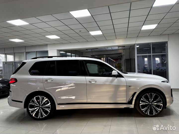 BMW X7 3.0 AT, 2023, 18 000 км