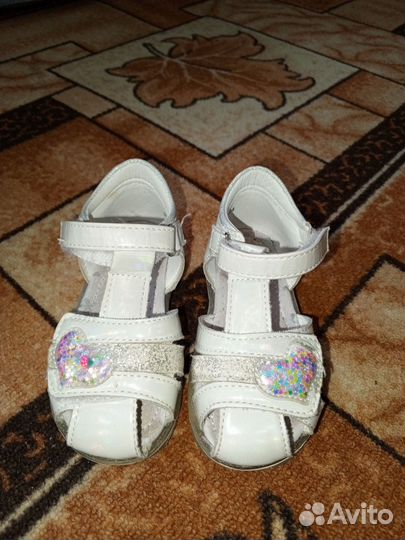 Босоножки для девочки 24 размер и 27 размер