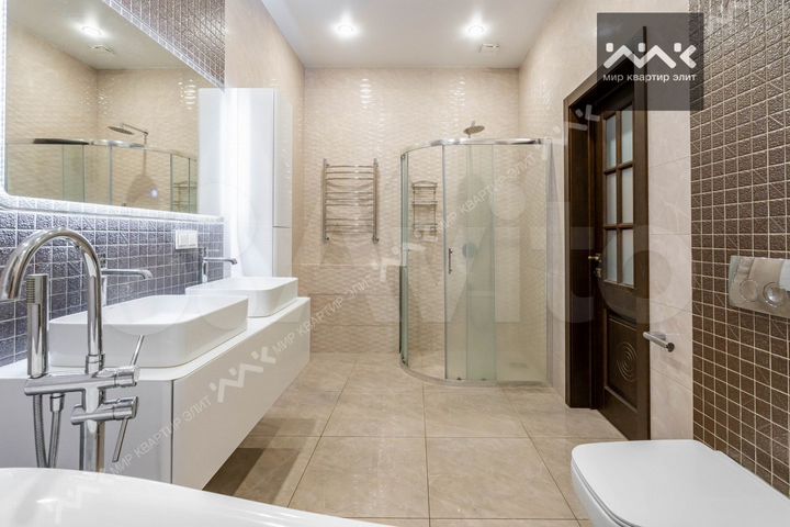 Дом 308 м² на участке 20 сот.