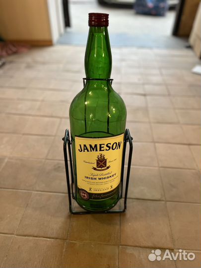 Бутылка из под виски качели