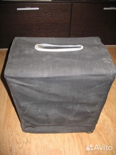 Комбик гдр regent 221b и пара гитарных педалей